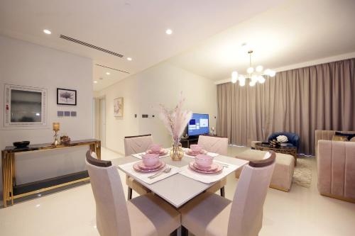 Incredible Sea view 2BHK - Private beach Access - Emaar Beachfront, Dubai (photo 8)