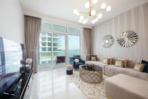 Incredible Sea view 2BHK - Private beach Access - Emaar Beachfront, Dubai (photo 2)