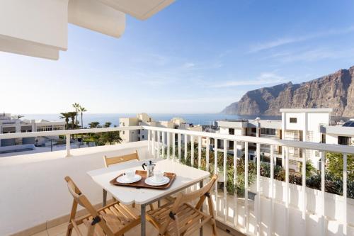 OkStay Los Gigantes with AC, terraces and sea views 5