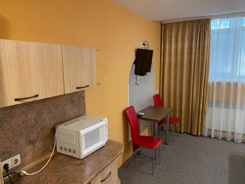 Golden Gate Inn - image 12