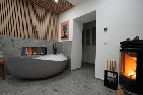 Suite mit Badewanne, Kamin und Parkplatz in Graz, Österreich