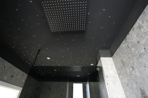 Suite mit Badewanne, Kamin und Parkplatz, Graz (Foto 10)