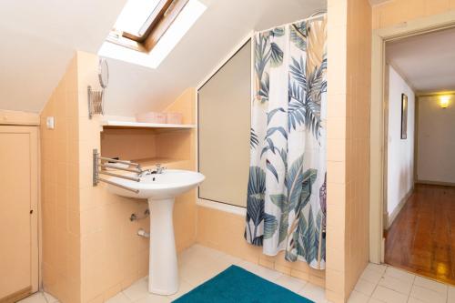 Apartment in Alfama near Metro & Cafés - TTL126 - image 11