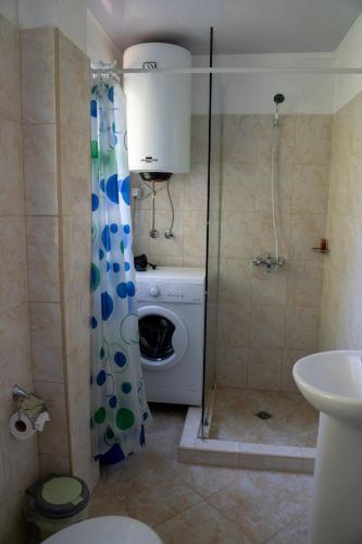 2 bedrooms, 3 beds