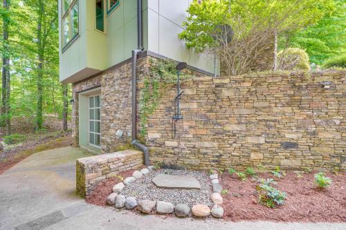 Lakefront Roxboro Home with Private Dock! in Roxboro (Észak-Karolina)