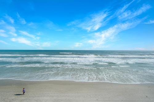 Marvel at the spectacular views from this bright corner condo!, New Smyrna Beach (photo 4)