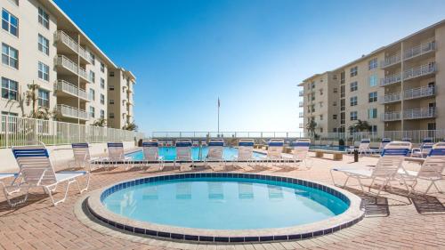 Marvel at the spectacular views from this bright corner condo!, New Smyrna Beach (photo 6)