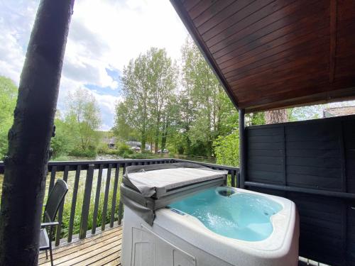 Otter 4 Hot Tub - HuntersMoon-Warminster-Bath-Salisbury gîte à louer Bishopstrow
