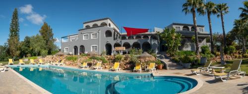Canaan Boutique Casa do Monte by Get Your Stay Canaan Boutique Casa do Monte by Get Your Stay