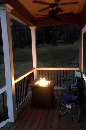 A beautiful sunset cottage in Hendersonville, USA