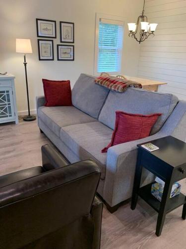 A beautiful sunset cottage in Hendersonville, USA
