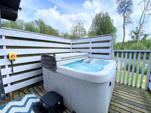 Magpie 2 Hot Tub HuntersMoon-Warminster-Longleat-Wiltshire