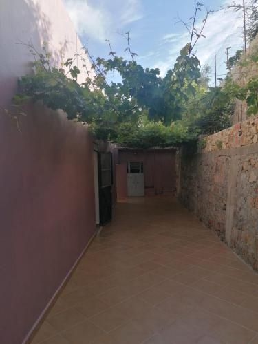 Fuga in montagna in Boujmil