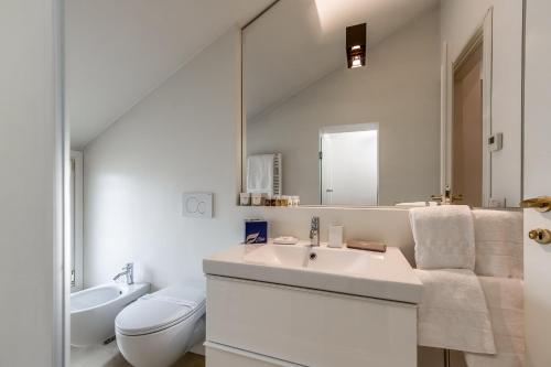 Two-Bedroom Apartment image 5