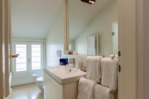 Two-Bedroom Apartment image 4