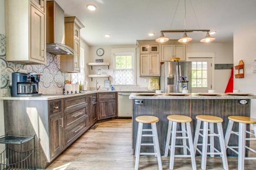 Lavish Home with Patio - 2 Blocks to Green Lake! - image 6
