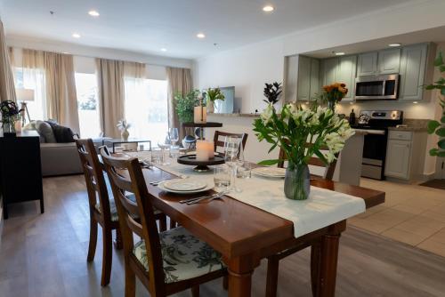 Charming 2bd Condo on SunsetStrip in Los Angeles, USA