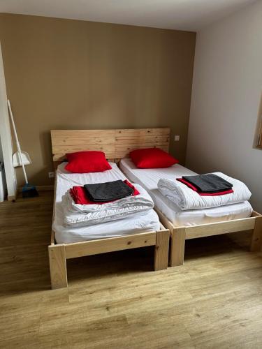 3 twin beds