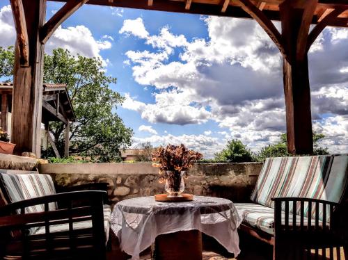 Iekārtas, "La Chèvrerie des Sources" - Maison avec Terrasse et vue panoramique ("La Chevrerie des Sources" - Maison de campagne avec Terrasse et vue panoramique - Experience a la f) in Lamothe-Landerron