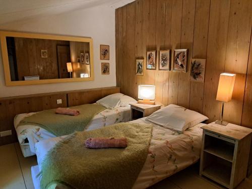 2 bedrooms, 3 beds