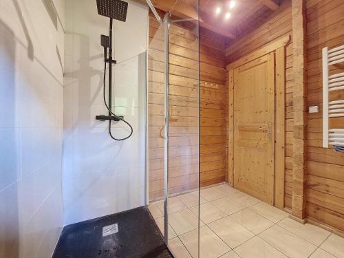 Koupelna, Chalet chaleureux - 9 personnes - 3km des pistes - proche Morzine - Iaorana in Le Biot