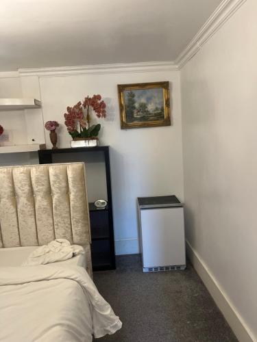 Captivating 4-Bed House in Wakefield