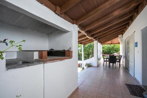 Tinas Dreams By The Sea