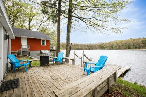 The Bryan Lake Hideaway in Lake Ann, USA