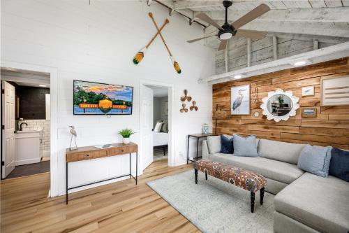 The Bryan Lake Hideaway in Lake Ann, USA