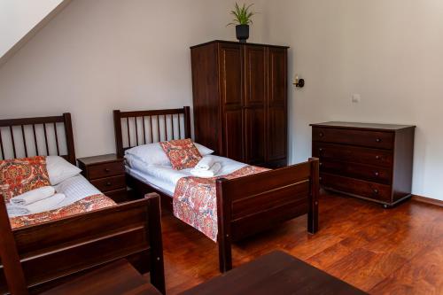 2 twin beds