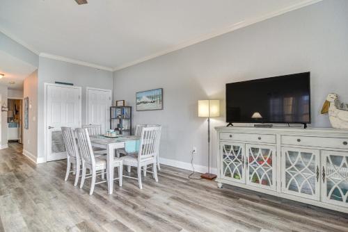 Waterfront Treasure Island Condo with Arcade in St Pete Beach, USA