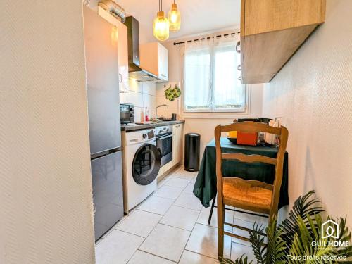 Konyha, Le Cocon - Lumineux - Grande TV - Parking gratuit in Fleury-les-Aubrais