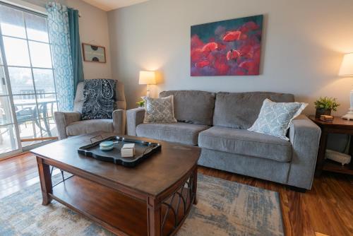 Couples Retreat - Jetted Tub - Near The Strip - FREE TICKETS INCLUDED - FC12-3 thumb 2