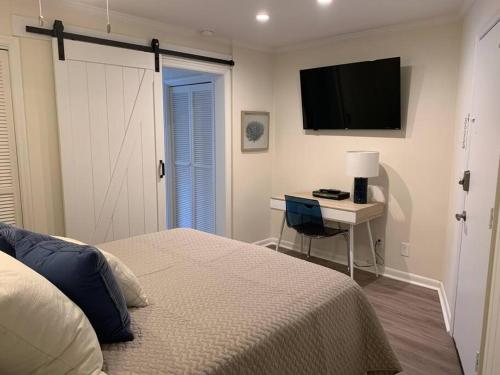 Shore To Please! Elegant couples retreat with bikes