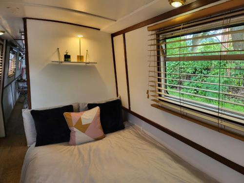 Lovely Canal Boat in Little Venice for Family & Friends, Londyn (zdjęcie 9)