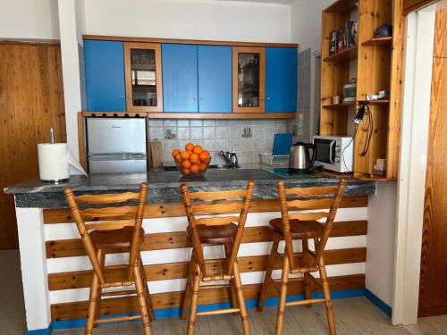 Atlas Apartment with Private Beach and SeaView Blue in 오아시스 (로우트라키 페라코라)