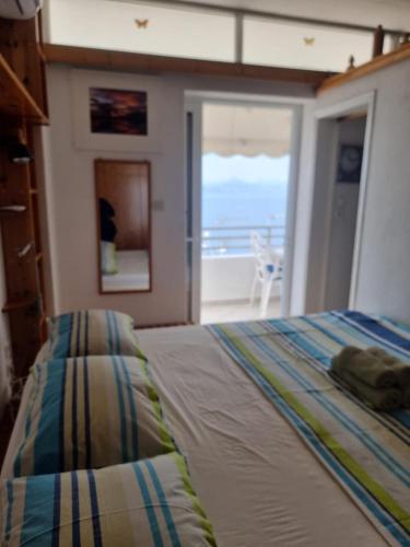 Atlas Apartment with Private Beach and SeaView Blue in 오아시스 (로우트라키 페라코라)