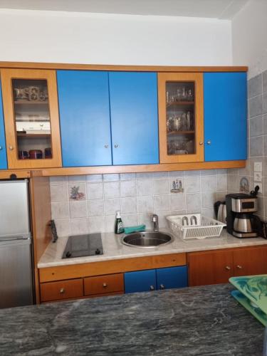 Atlas Apartment with Private Beach and SeaView Blue in 오아시스 (로우트라키 페라코라)