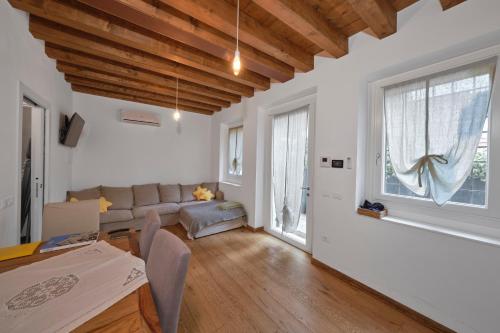Beautiful, cozy apartment with a small courtyard. - Apartment - Verona