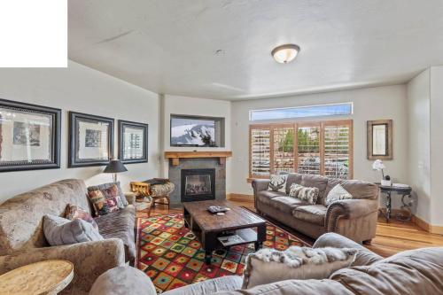 Bear Hollow Village 5531 by Moose Management