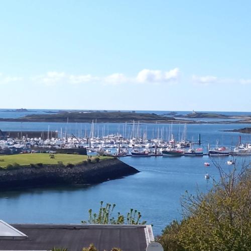 Grande villa de 265m2 vue mer imprenable 11 à 12 personnes gîte à louer Saint-Antoine