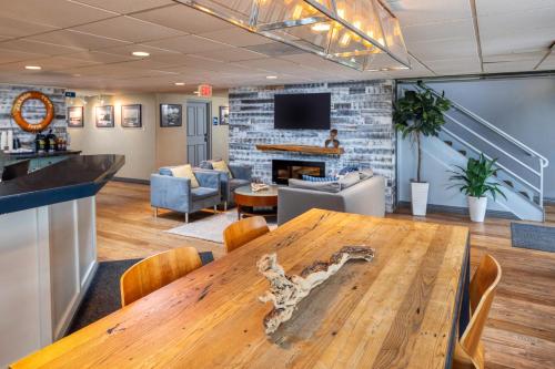 매니토웍 (WI) Harbor Town Inn, BW Signature Collection 2성급 호텔 수영장