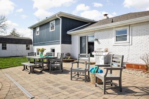 บริการและสิ่งอำนวยความสะดวก, Hometown Hideaway - 4br25ba, Pool, Game Room in กรีนวูด (IN)