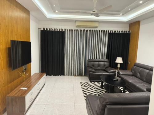 Ultra-luxury 3BR Apartment - Colombo 6 - image 8