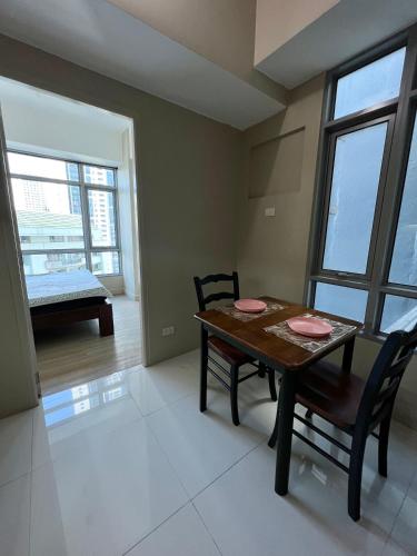 New Cozy 1BR Unit in Salcedo Makati! New Cozy 1BR Unit in Salcedo Makati!