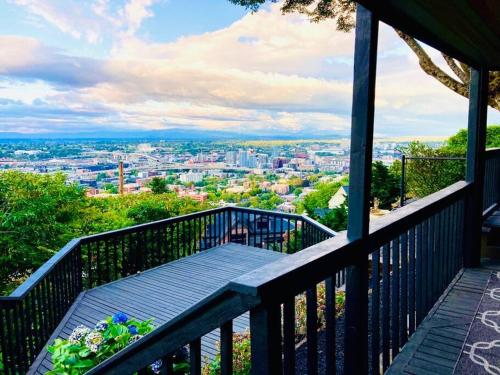Beautiful Cityscape Retreat 1 Bedroom 1 Bath in Portland, USA