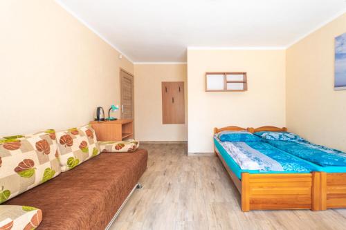 1 double bed, 2 twin beds
