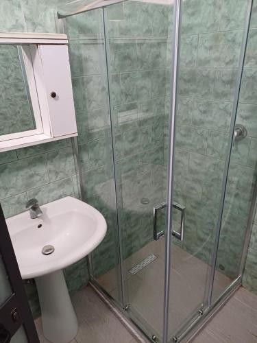 2 bedrooms, 4 beds