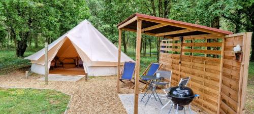 A szálláshely kívülről, Luxury Bell Tent at Camping La Fortinerie in Chenehutte-Treves-Cunault
