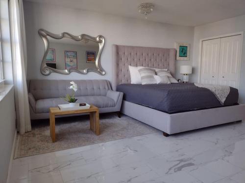 Elegant and spacious beachfront condo with parking in Miami Beach, USA